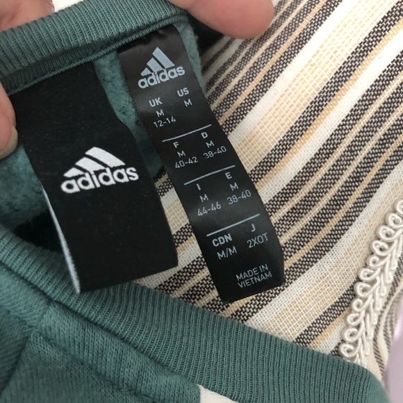 Adidas Sweatshirt, Medium 🧢👟 - Picture 4 of 4